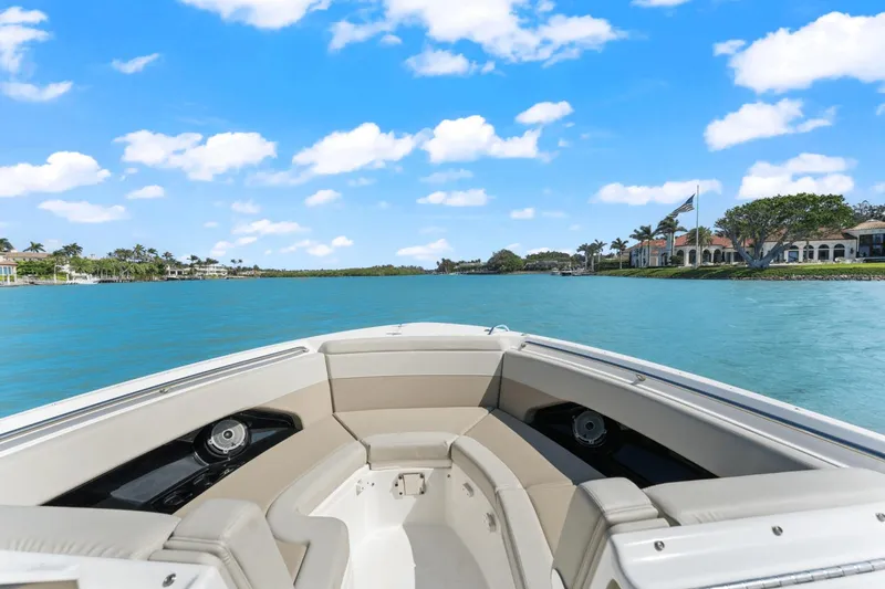 Slide: The Image of Boston Whaler 280 Vantage 2023 - 36