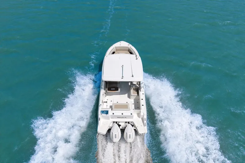 Slide: The Image of Boston Whaler 280 Vantage 2023 - 4