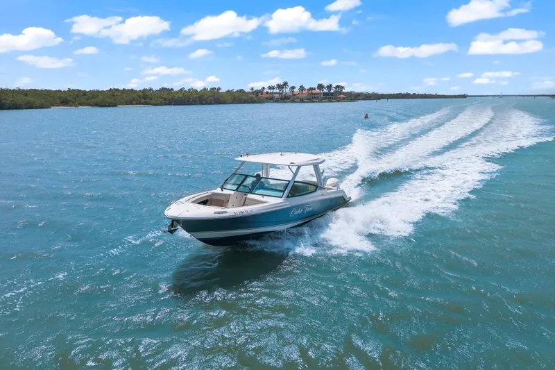 Slide: The Image of Boston Whaler 280 Vantage 2023 - 6