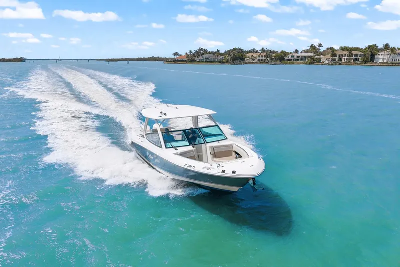 Slide: The Image of Boston Whaler 280 Vantage 2023 - 7