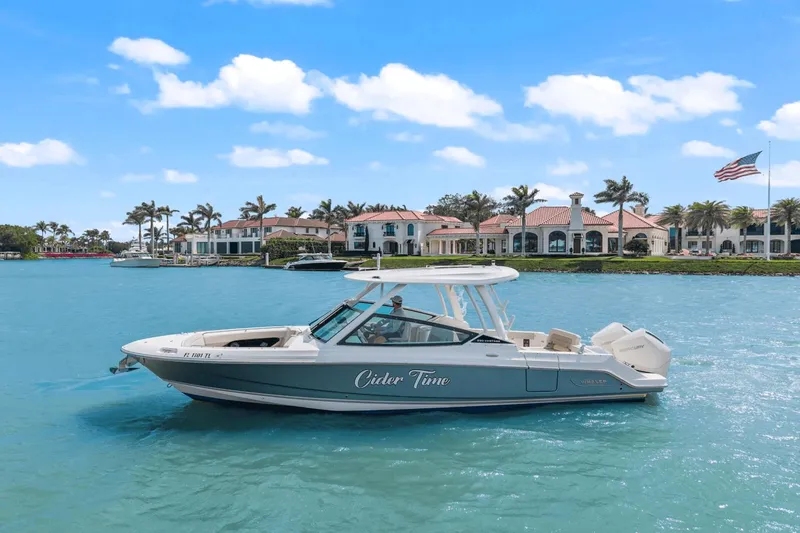 Slide: The Image of Boston Whaler 280 Vantage 2023 - 9