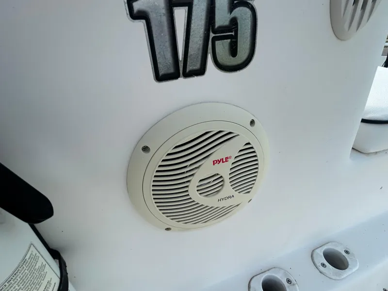 Slide: The Image of Speaker on 2006 Carolina Skiff SEA CHASER boat, featuring Pyle Hydra audio system. - 21