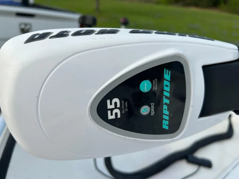 Slide: The Image of Trolling motor on 2006 Carolina Skiff SEA CHASER, featuring Riptide 55 thrust. - 31