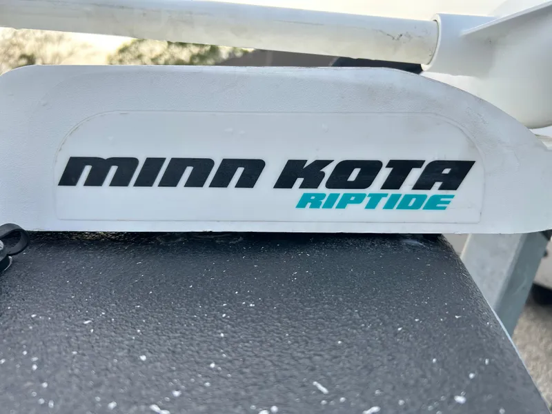 Slide: The Image of Minn Kota Riptide motor on 2006 Carolina Skiff SEA CHASER boat. - 32