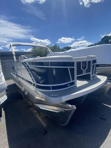 Slide: The Image of Godfrey MC235 FS Tritoon 2025 - 12