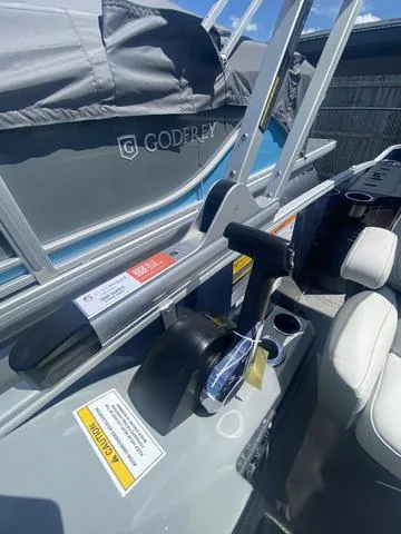 Slide: The Image of Godfrey MC235 FS Tritoon 2025 - 14
