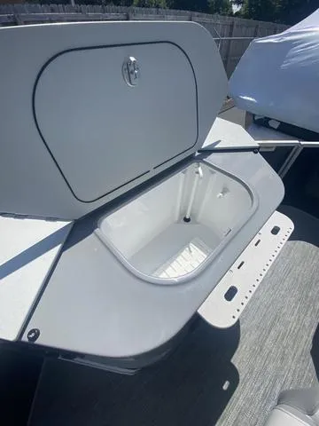 Slide: The Image of Godfrey MC235 FS Tritoon 2025 - 15