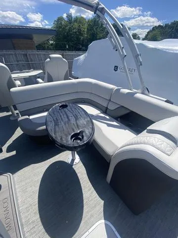 Slide: The Image of Godfrey MC235 FS Tritoon 2025 - 16