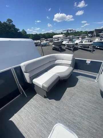 Slide: The Image of Godfrey MC235 FS Tritoon 2025 - 6