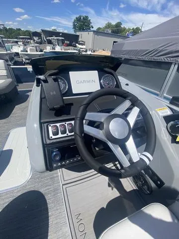 Slide: The Image of Godfrey MC235 FS Tritoon 2025 - 7