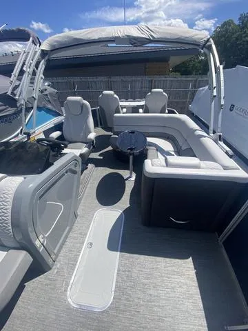 Slide: The Image of Godfrey MC235 FS Tritoon 2025 - 9