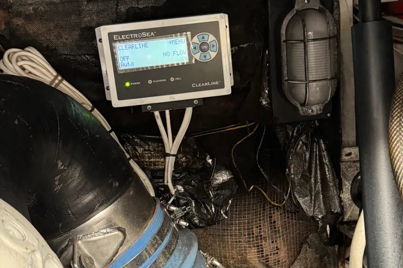 Slide: The Image of Albemarle 410 Express Fisherman 2007 - 73