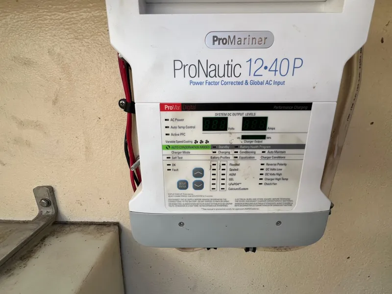 Slide: The Image of ProMariner ProNautic 12-40P battery charger on Black Thunder 430 Flat Deck, 1999 model. - 32