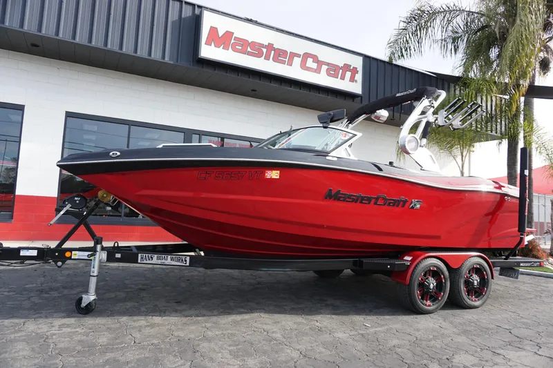 Slide: The Image of MasterCraft XT22 2020 - 12