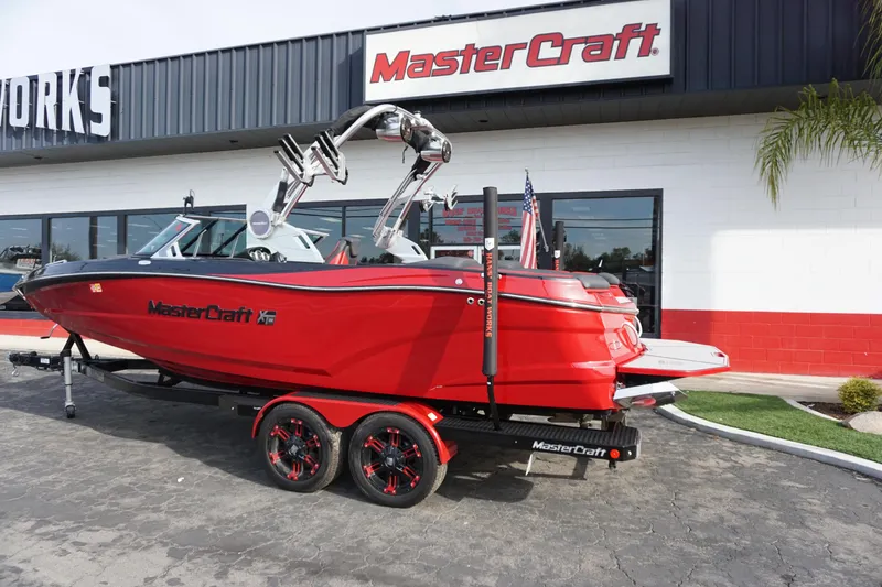 Slide: The Image of MasterCraft XT22 2020 - 13