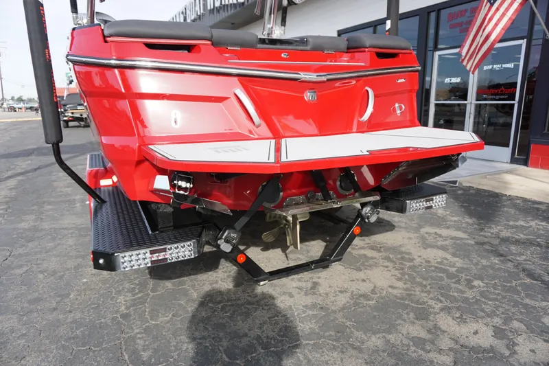 Slide: The Image of MasterCraft XT22 2020 - 14