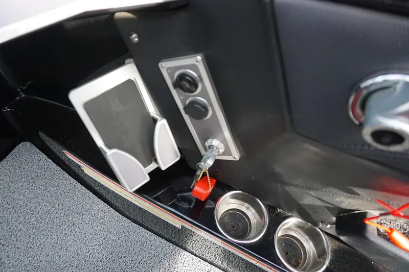 Slide: The Image of MasterCraft XT22 2020 - 15