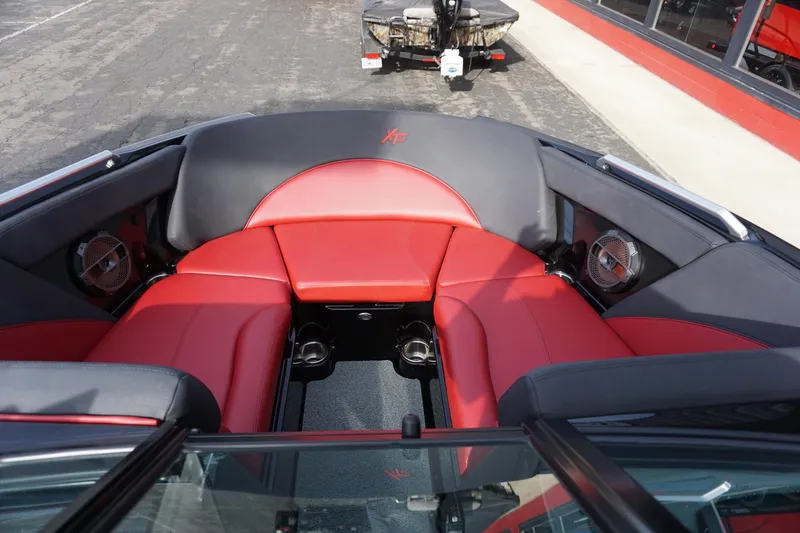 Slide: The Image of MasterCraft XT22 2020 - 18