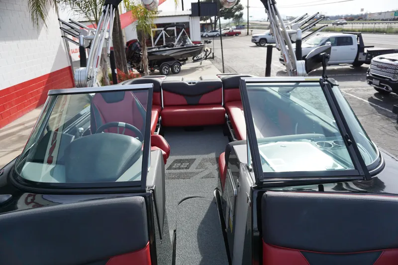 Slide: The Image of MasterCraft XT22 2020 - 19