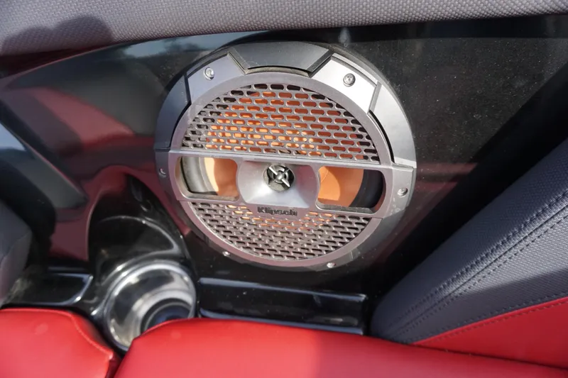 Slide: The Image of MasterCraft XT22 2020 - 20