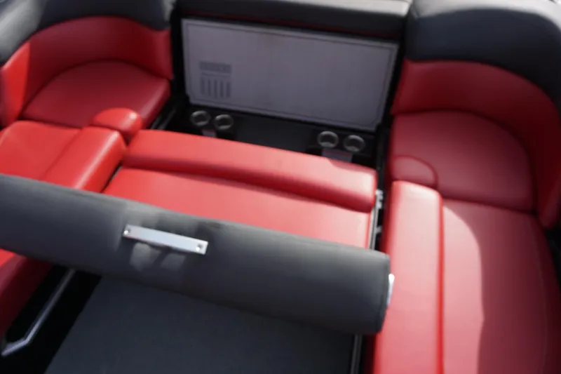 Slide: The Image of MasterCraft XT22 2020 - 21