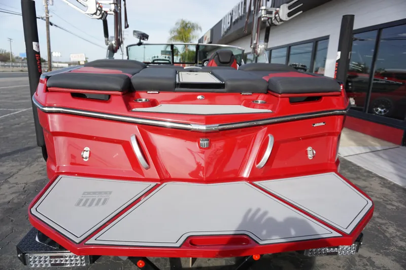 Slide: The Image of MasterCraft XT22 2020 - 3