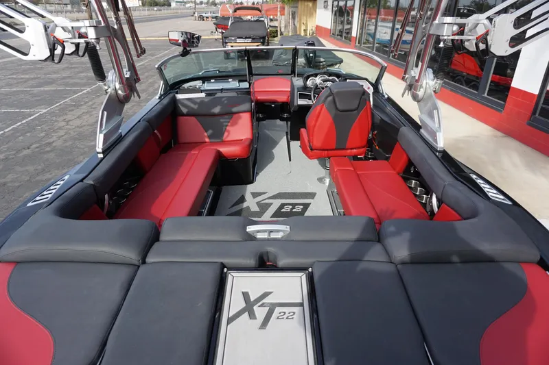 Slide: The Image of MasterCraft XT22 2020 - 5