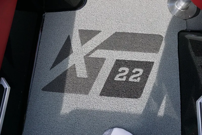 Slide: The Image of MasterCraft XT22 2020 - 9