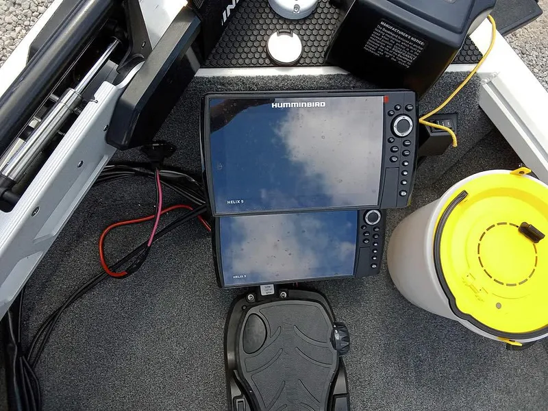 Slide: The Image of Fishfinder and equipment on a 2022 Ranger VS1665T boat deck. - 6