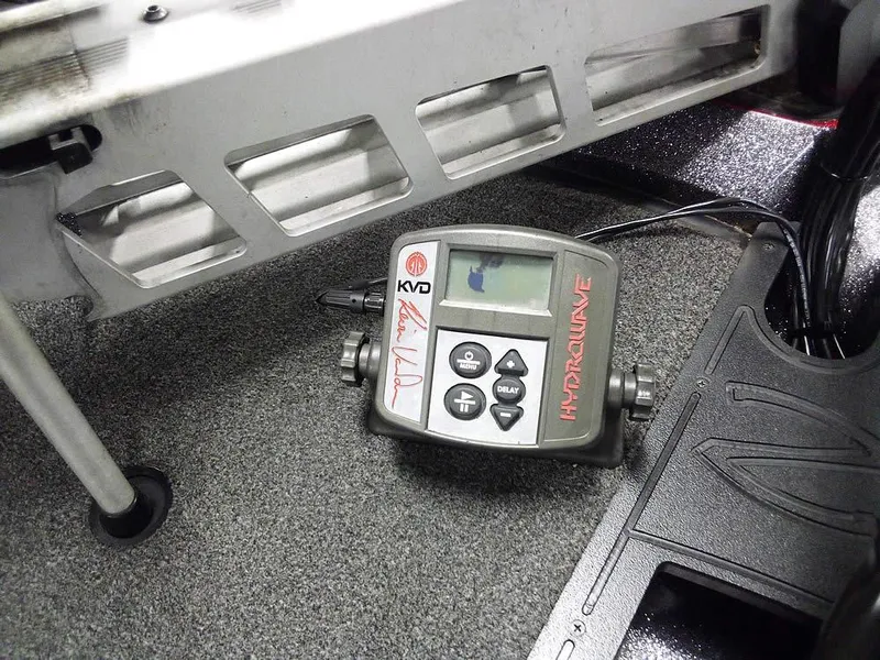 Slide: The Image of Hydrowave device on 2019 Ranger Z520L Comanche DC boat floor, near metal frame. - 21