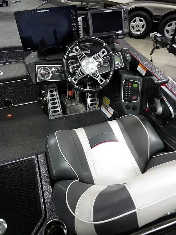 Slide: The Image of 2019 Ranger Z520L Comanche DC boat cockpit with advanced controls and comfortable seating. - 30