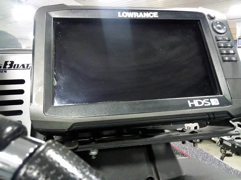 Slide: The Image of Lowrance HDS display on 2019 Ranger Z520L Comanche DC boat dashboard. - 34