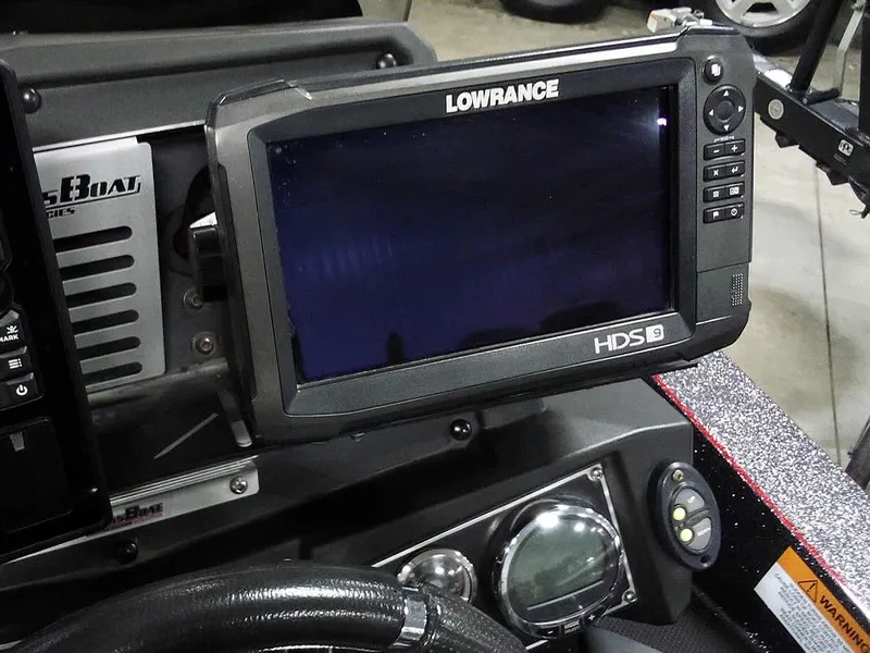 Slide: The Image of Lowrance HDS-9 fishfinder on 2019 Ranger Z520L Comanche DC boat dashboard. - 36