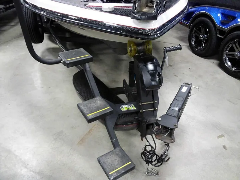 Slide: The Image of 2019 Ranger Z520L Comanche DC boat trailer with steps and winch in a showroom. - 5