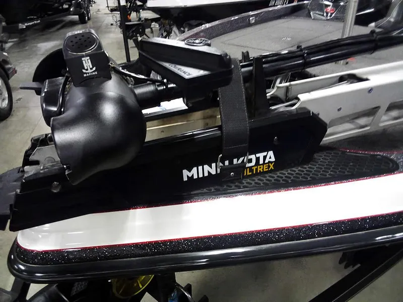 Slide: The Image of 2019 Ranger Z520L Comanche DC with Minn Kota Ultrex trolling motor. - 7