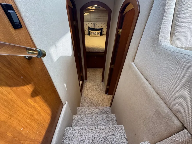 Slide: The Image of 32 2003 Cruisers Yacht 4450 Forward Companionway.jpg - 30