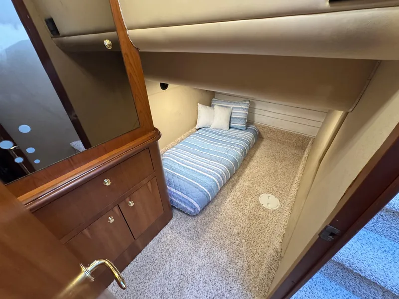 Slide: The Image of 49 2003 Cruisers Yacht 4450 Third State Room Forward Starboard.jpg - 31