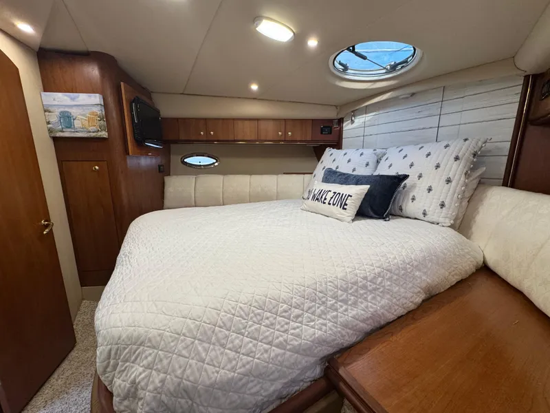 Slide: The Image of 45 2003 Cruisers Yacht 4450 Forward Guest Room.jpg - 39