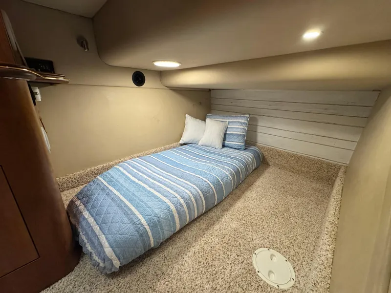 Slide: The Image of 50 2003 Cruisers Yacht 4450 Third State Room Starboard.jpg - 43