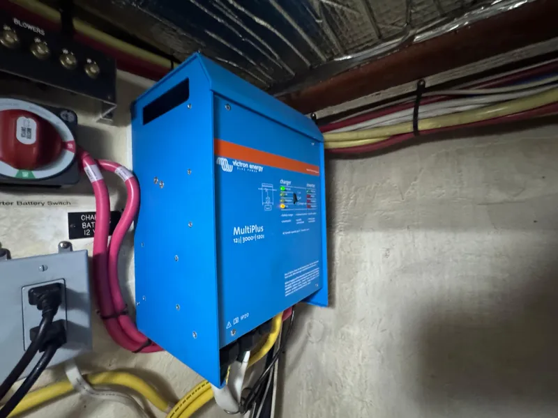 Slide: The Image of Cruisers Yachts 4450 Express Motor Yacht 2003 - 50