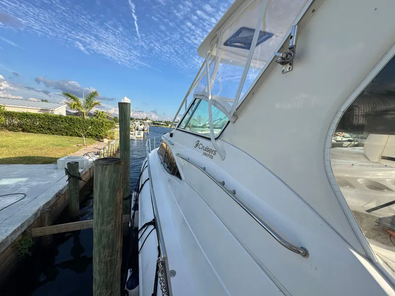 Slide: The Image of 8 2003 Cruisers Yacht 4450 Starboard facing aft.jpg - 7