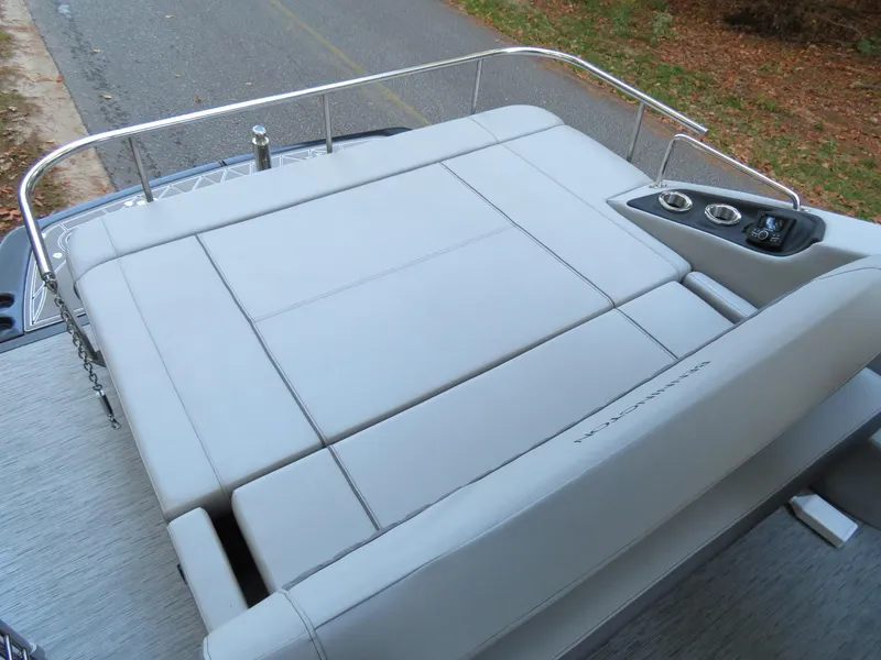 Slide: The Image of 2020 Bennington 25QXSBWAIO boat with spacious rear seating and cup holders. - 19