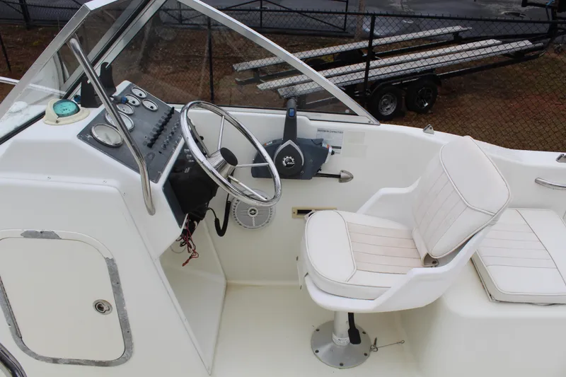 Slide: The Image of Glastron 213 DC 2004 - 10