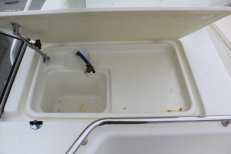 Slide: The Image of Glastron 213 DC 2004 - 18