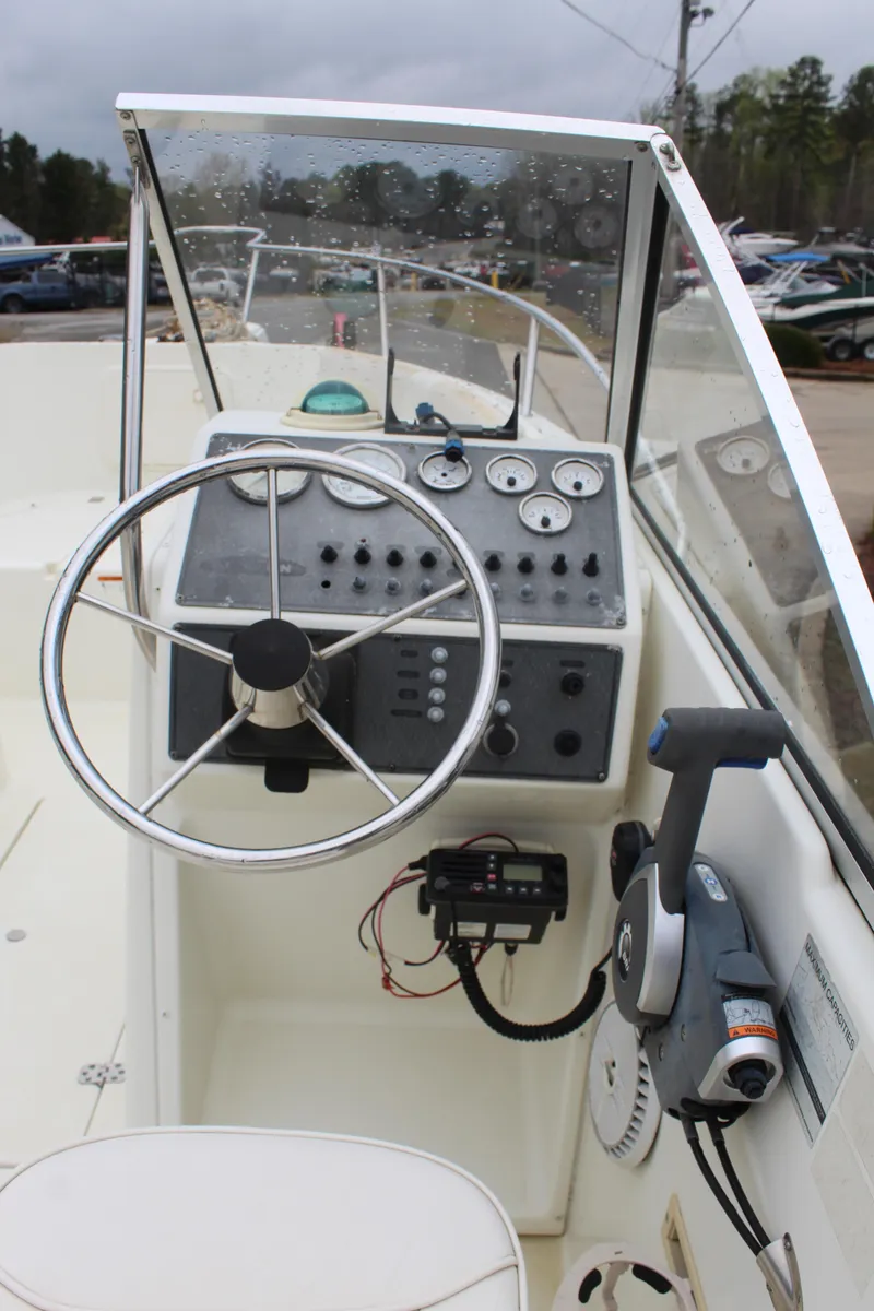 Slide: The Image of Glastron 213 DC 2004 - 9