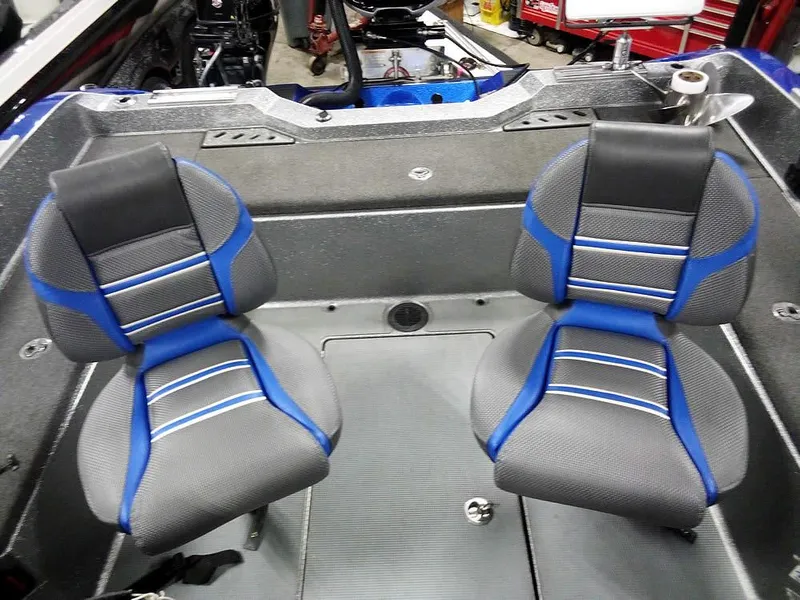 Slide: The Image of 2018 Ranger 621FS Fisherman boat interior with two blue and gray seats. - 28