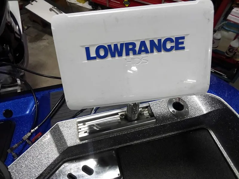 Slide: The Image of Lowrance HDS unit on 2018 Ranger 621FS Fisherman boat dashboard. - 34