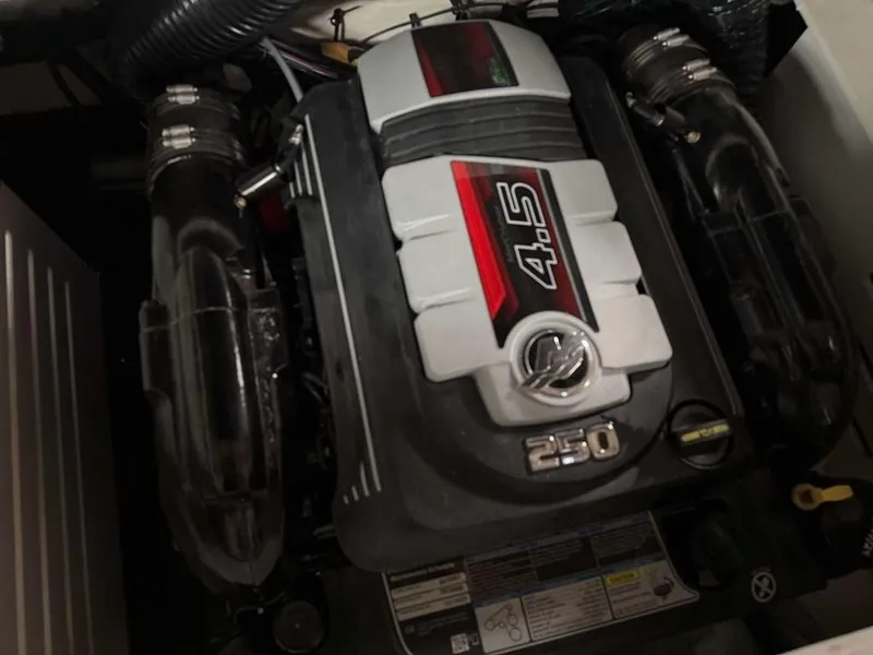 Slide: The Image of Sea Ray SPX 210 2023 - 10