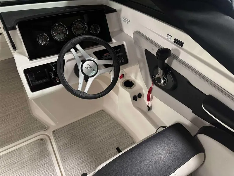 Slide: The Image of Sea Ray SPX 210 2023 - 3