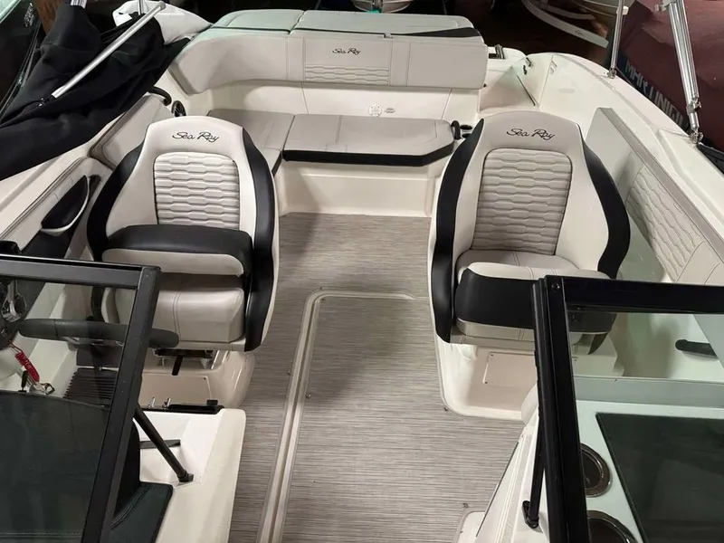 Slide: The Image of Sea Ray SPX 210 2023 - 6